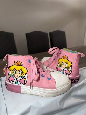 Princess Peach Graphic High-Top Sneakers